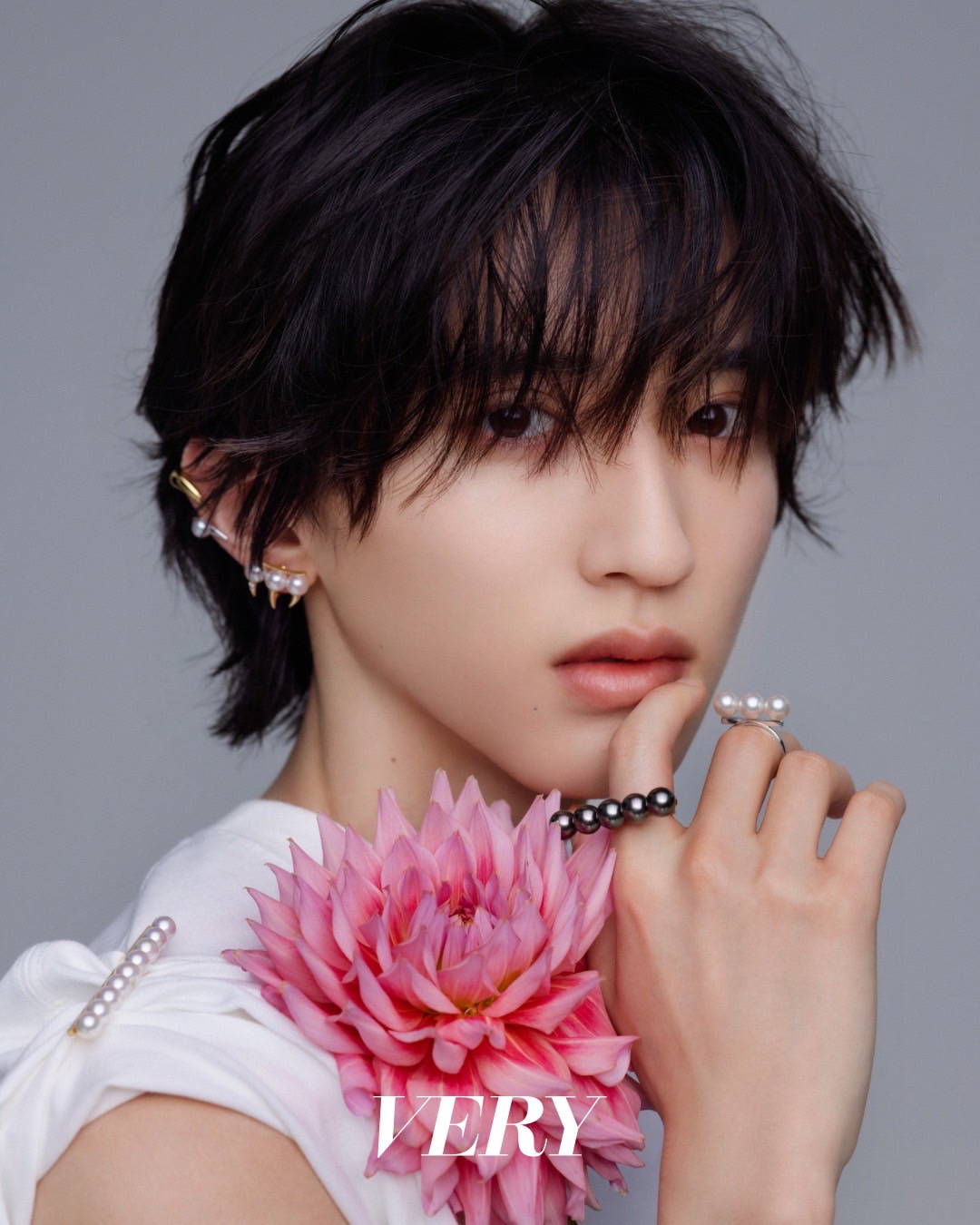 VERY6月号に【なにわ男子・道枝駿佑さん】が初登場！ ジュエリーを纏っ