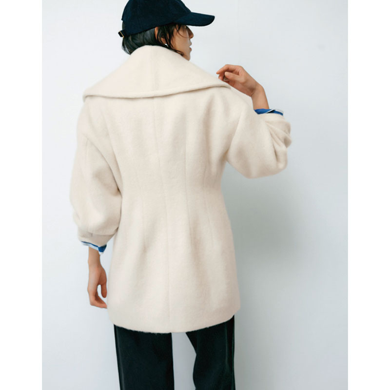 登場するたび大反響！ママ目線の『おしゃれコート』に注目 | VERY