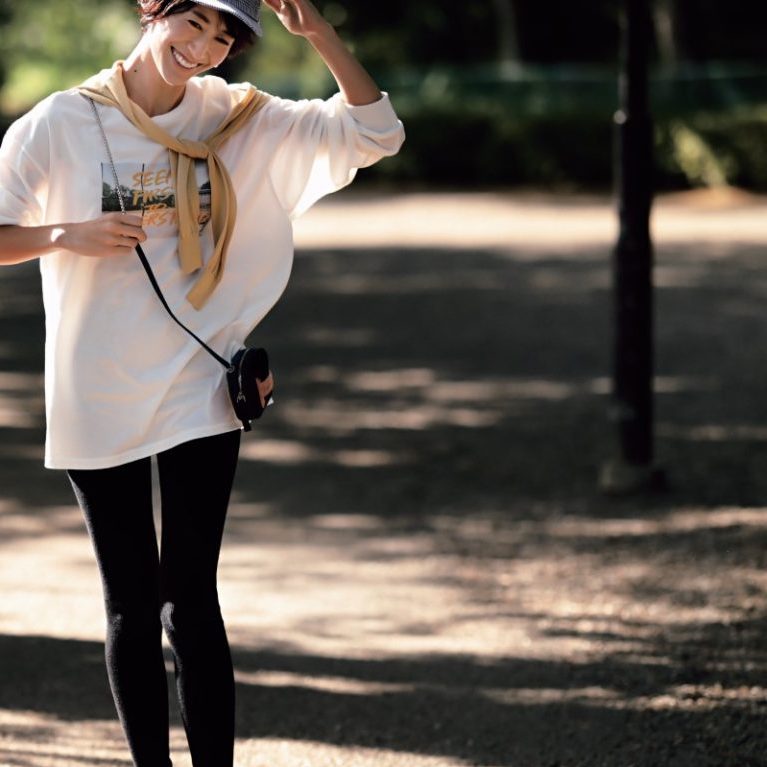 レギンス×Tシャツで作る！“アガる”おうちコーデ7選 | VERY