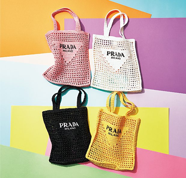 プラダ】のポップな「ラフィアバッグ」が可愛いすぎ【2021春夏】 | VERY