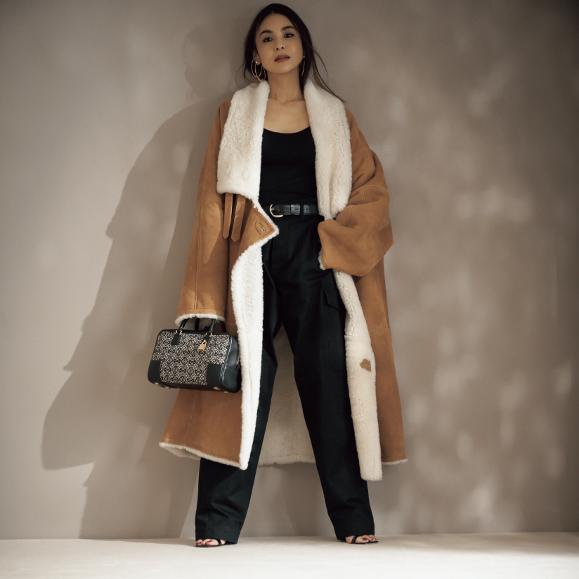 ロエベ】一枚で着こなしが決まる最高峰ムートンの名品コート | VERY NaVY