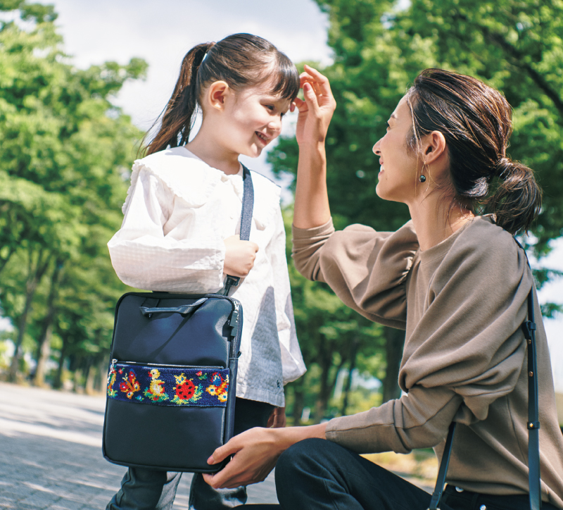 フェイラーからニュース！〝きちんと〟可愛い♡紺色アイテムが登場 | VERY