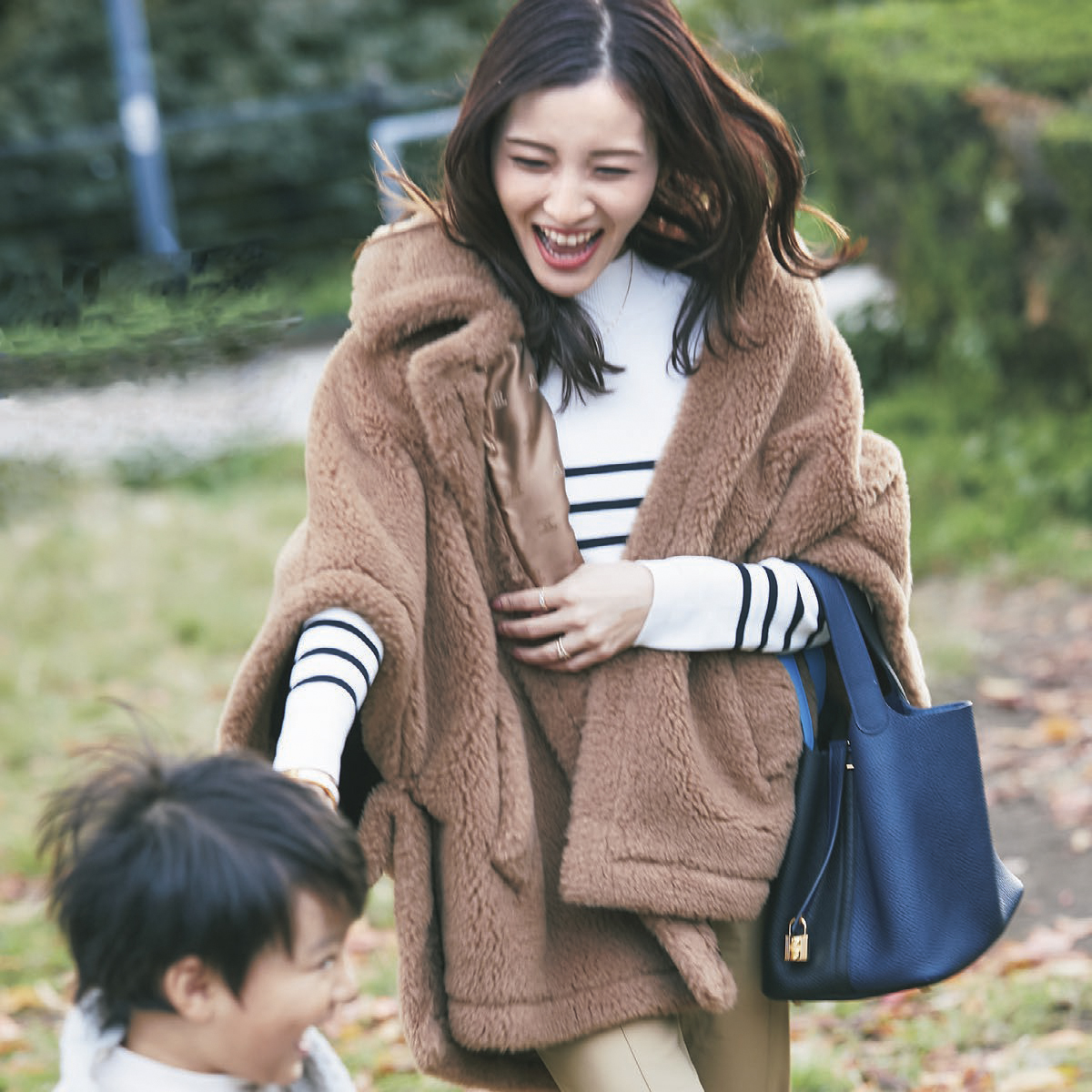 MAX MARAテディベアコートSNAP】小柄ママはケープを選択！お出かけに