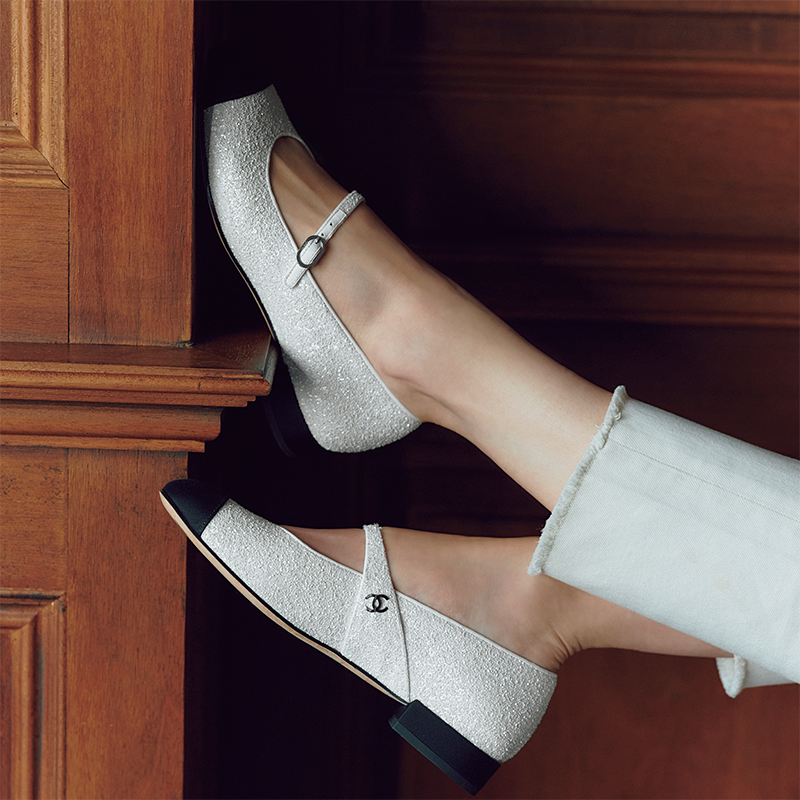 シャネル､フェラガモ､プラダ】ぺたんこ靴にメリー・ジェーンが浮上