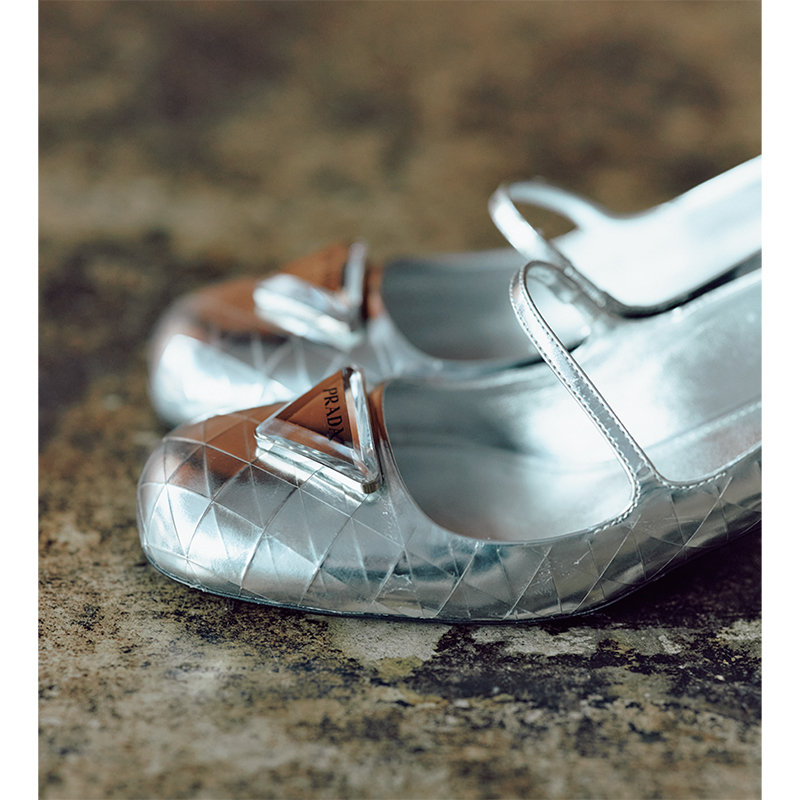 シャネル､フェラガモ､プラダ】ぺたんこ靴にメリー・ジェーンが浮上