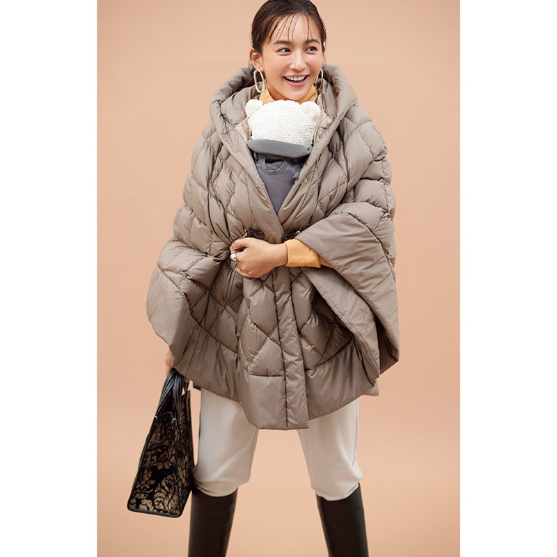 着膨れしない「ポンチョ型ダウン」4選！乳幼児ママにもおすすめ | VERY