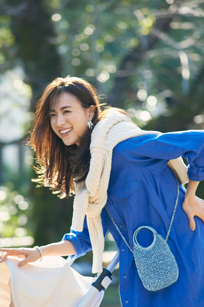 斜め掛け「アンテプリマ」のバッグでなんでもない日もきれいめ！ | VERY