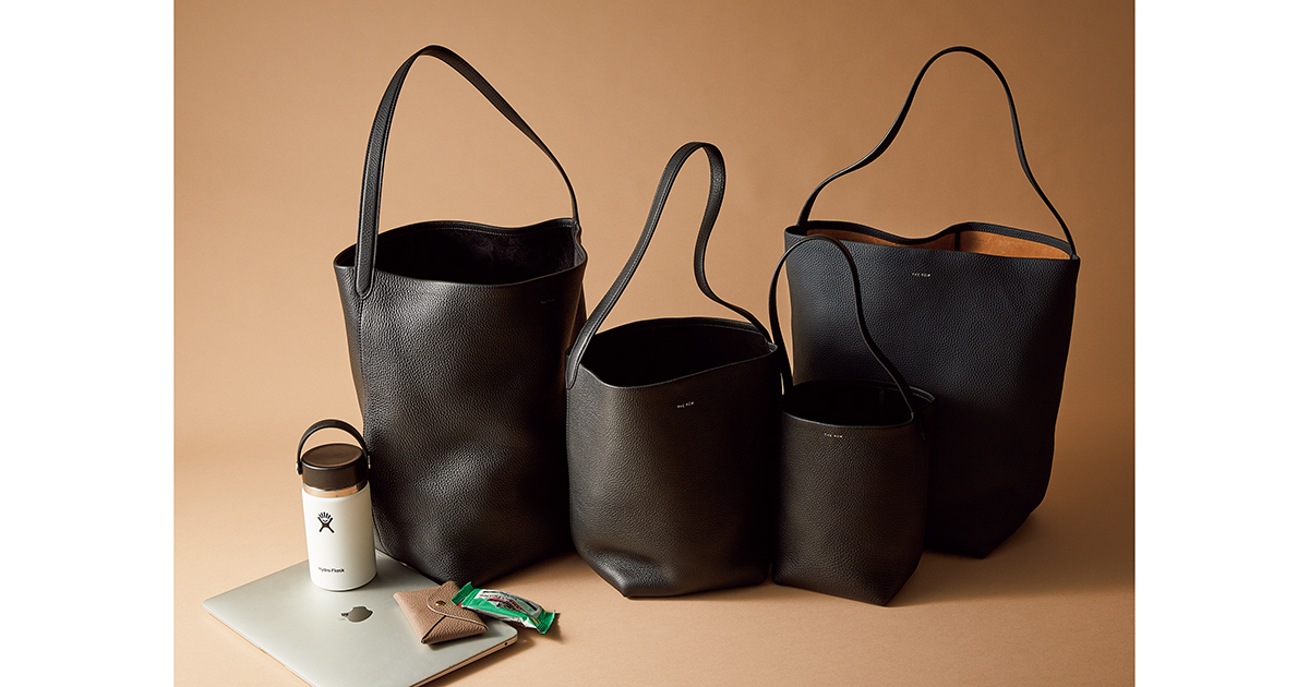 THE ROW】ワーママ人気No.1は“大容量の黒トート”！手抜きコーデも洗練