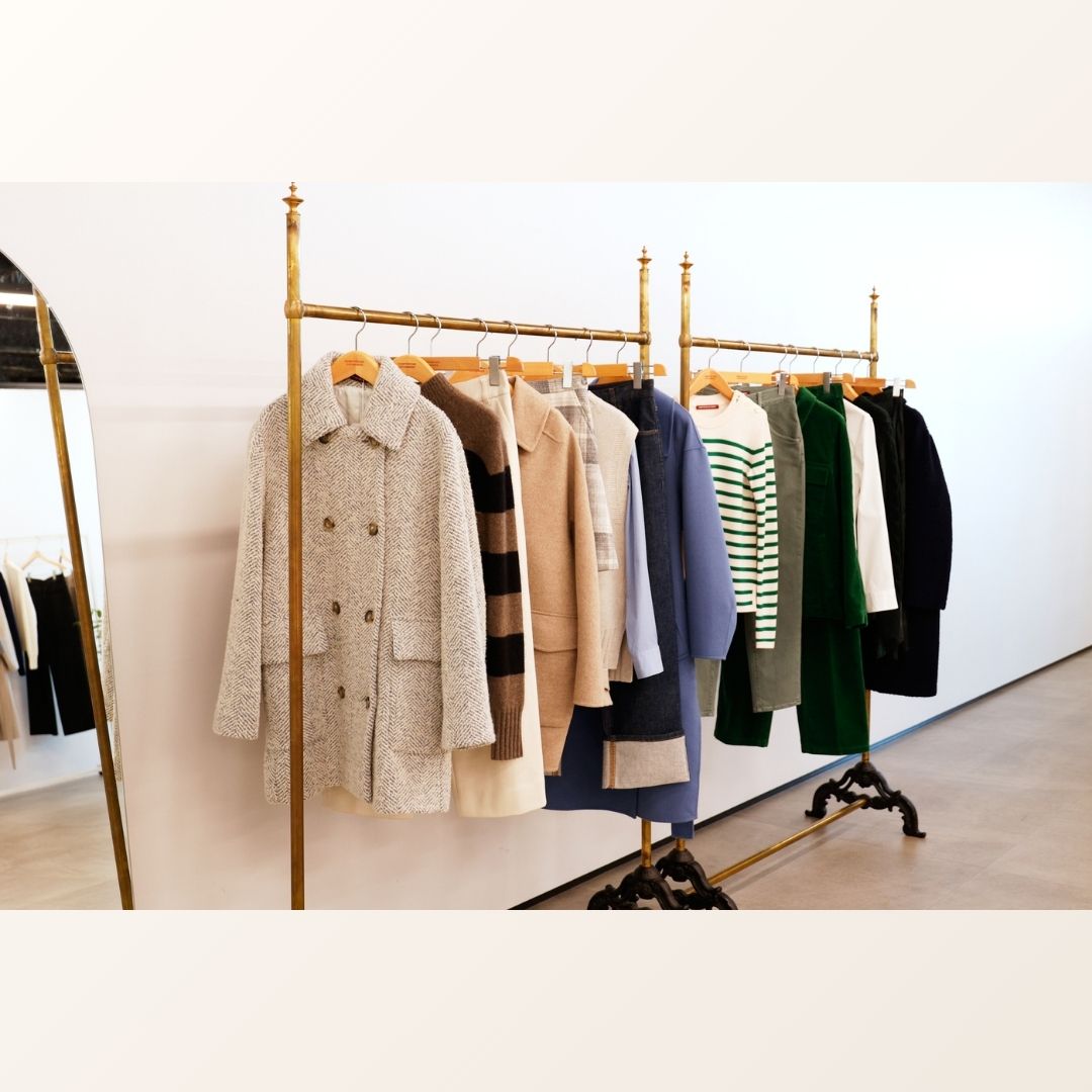 ユニクロ】新コラボは売り切れ必至の「コート」を狙え！＜10/20発売