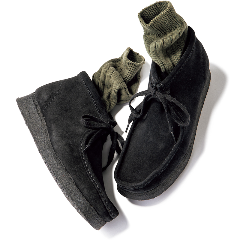 この秋『Clarksのワラビー』ブーム再燃！今っぽく履くなら“黒