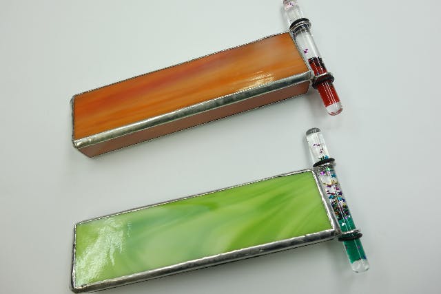 静岡市・ガラス工芸】小さな穴から覗く美しい世界。ステンドグラスで