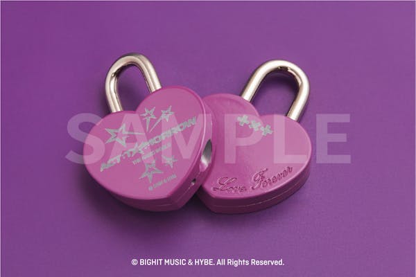 □展望台入場券＋ノベルティ＋限定デザインハートロック（※全4色中1色