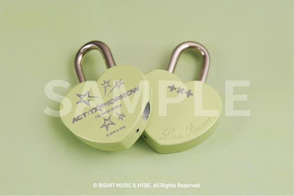 □展望台入場券＋ノベルティ＋限定デザインハートロック（※全4色中1色