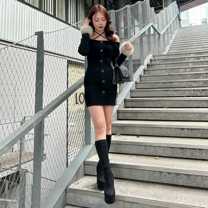 LIP SERVICE（リップサービス）｜ ファーオフショルボタンニット