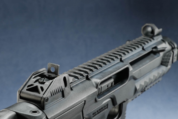 グロックをタクティカルカービン化するキット「ArmorerWorks Custom AW