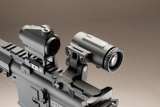 軍・法執行機関で制式採用される光学機器「VORTEX OPTICS」の人気
