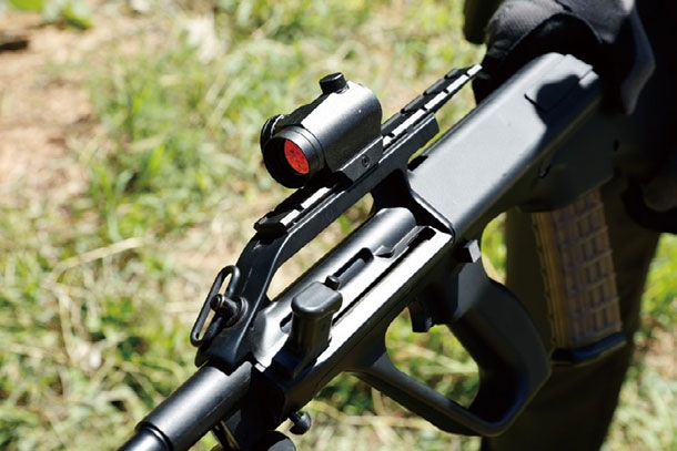 今なお色褪せない魅力を放つブルパップライフル電動ガン「東京マルイ