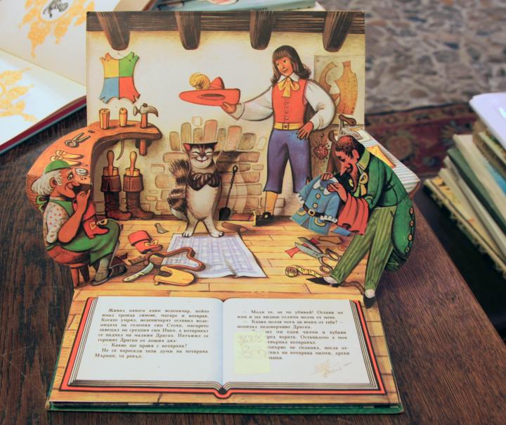 絵本とメルヘンの国、チェコの古本屋へ ｜ ことりっぷ