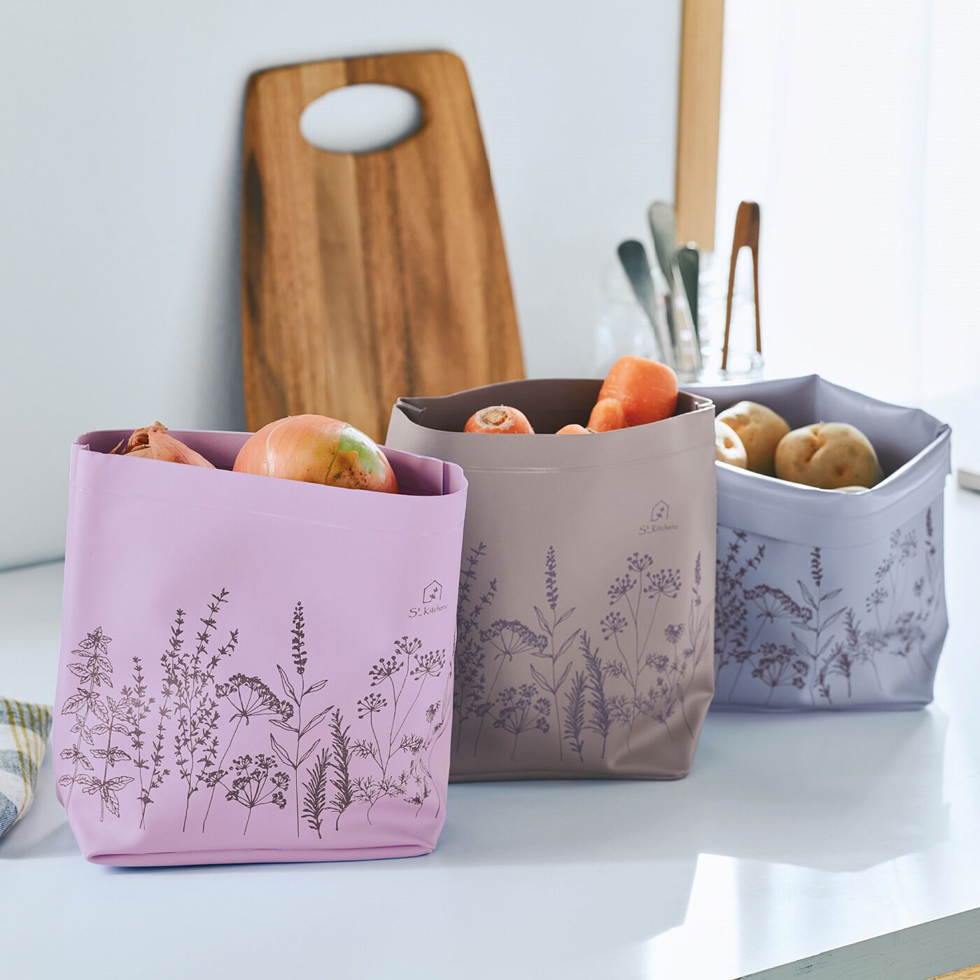 エスキューブキッチンズ 土汚れを防ぎながら野菜が一目瞭然 ストレージ