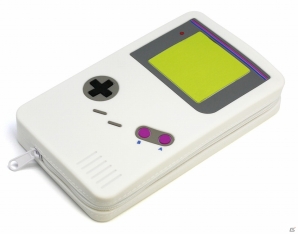 昔懐かしいゲーム機がスリムなポーチになった！3DS LL用「レトロ