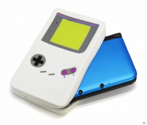 昔懐かしいゲーム機がスリムなポーチになった！3DS LL用「レトロ