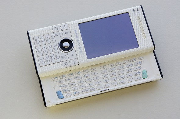 W-ZERO3よりも“ケータイ”らしくなった「W-ZERO3[es]」：懐かしの