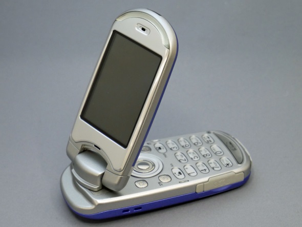初のおサイフケータイ！ 「mova P506iC」（懐かしのケータイ