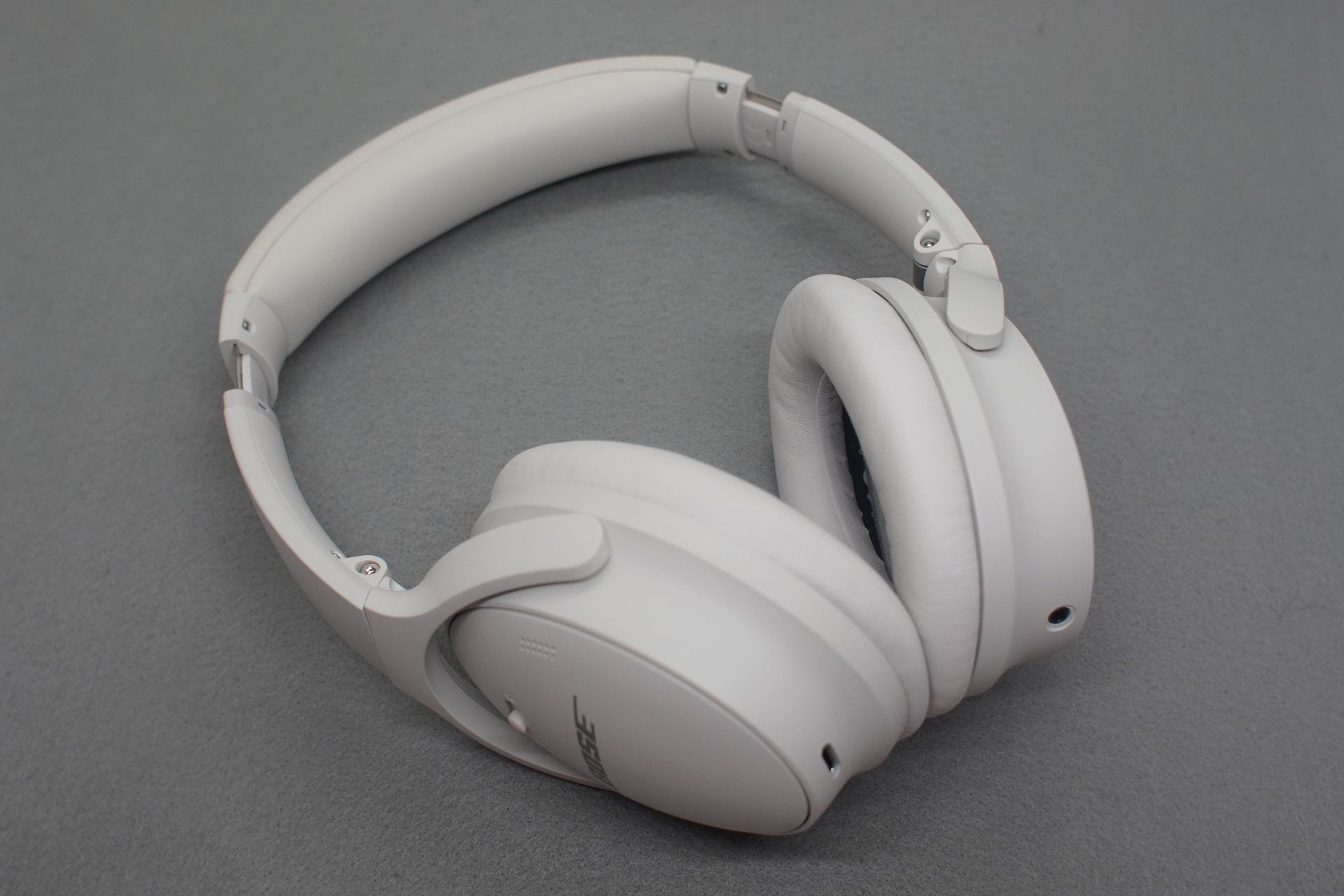 テレワーク時代に追い付いたBose「Quiet Comfort 45」 ダミーヘッドで