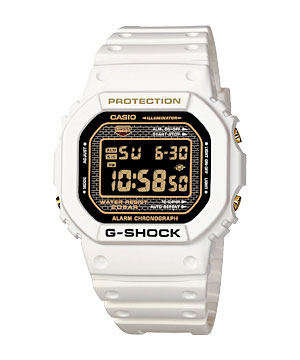 カシオ「G-SHOCK」発売25周年記念モデルにホワイト＆ゴールドカラーが