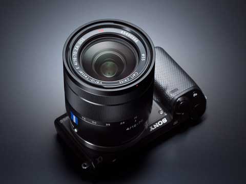 犬の目線で楽しむツァイスの標準ズーム――ソニー「Vario-Tessar T＊ E