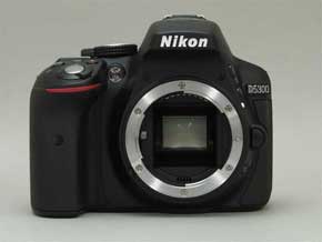 快適なWi-Fi、バリアングル液晶も備えた高機動一眼レフ ニコン「D5300