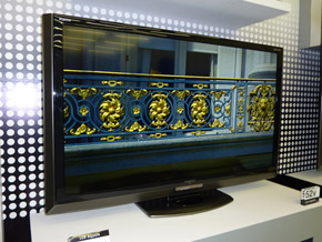 シャープ、新世代の液晶テレビ「LED AQUOS」発表（1/2 ページ