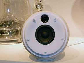 クリアボディーのデスクトップスピーカー、HARMAN KARDON「NOVA」：Mac