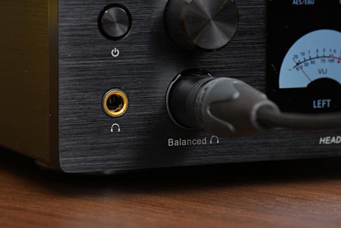 OPPO初のヘッドフォンアンプ「HA-1」、本田雅一と野村ケンジはどう見た