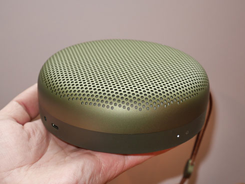 自由であること」――外に持ち出したくなる円盤型Bluetoothスピーカー