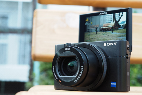 超絶スピードのAFと連写！ ソニー「RX100M5」の進化っぷり（1/4 ページ