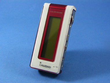 shuffleより“熟成”――質感高めたフラッシュメモリ型「iAUDIO 5