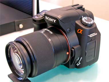 ソニー、高速AFライブビュー搭載のデジ一眼「α350」（1/2 ページ