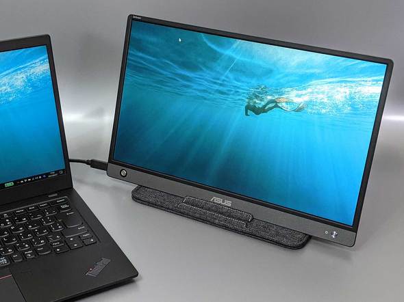 三脚に取り付けられてスタンド兼用スリーブも便利！ ASUSの15.6型