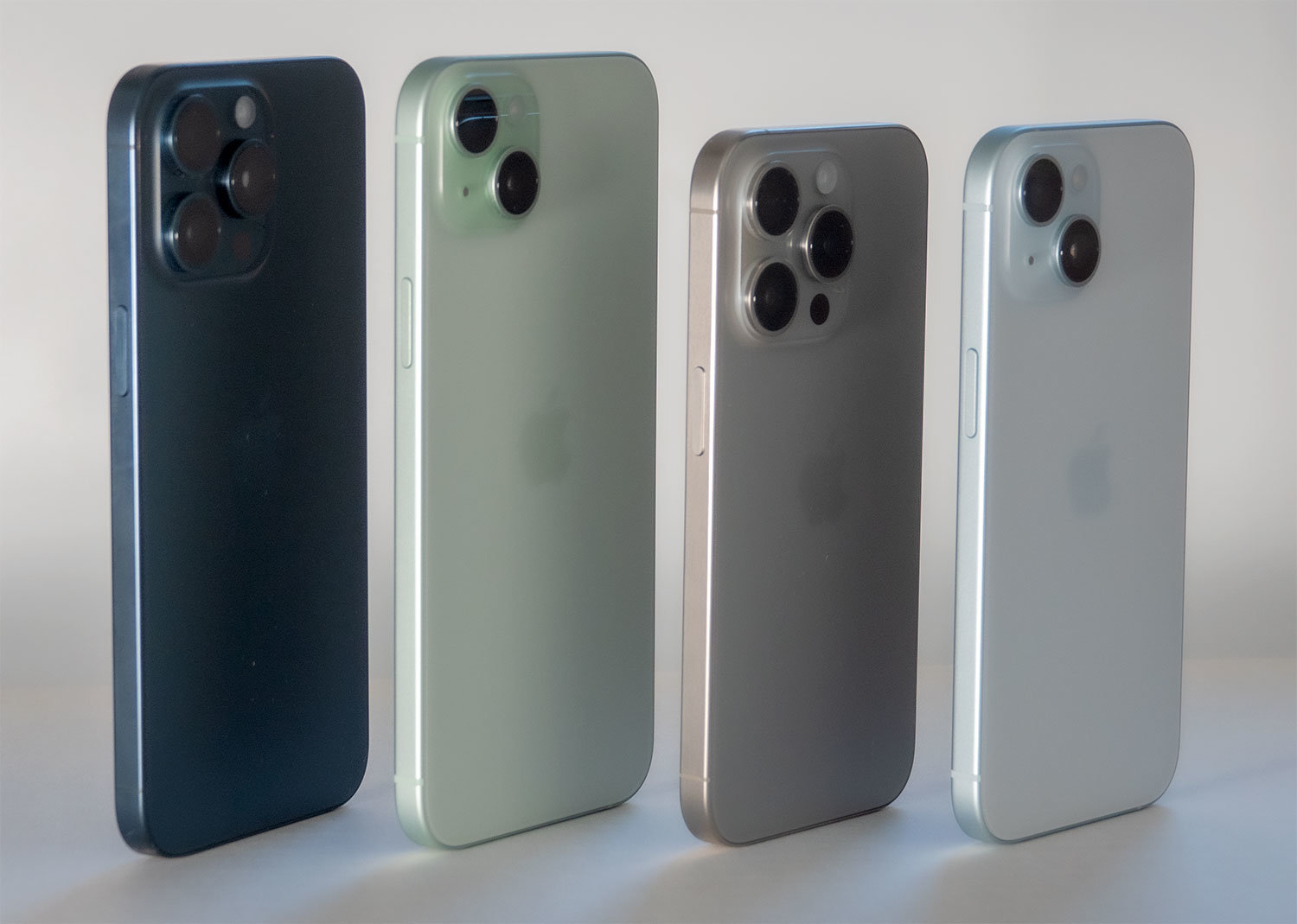 実機に触れて分かったiPhone 15／Proと従来モデルの決定的な違い（1/4