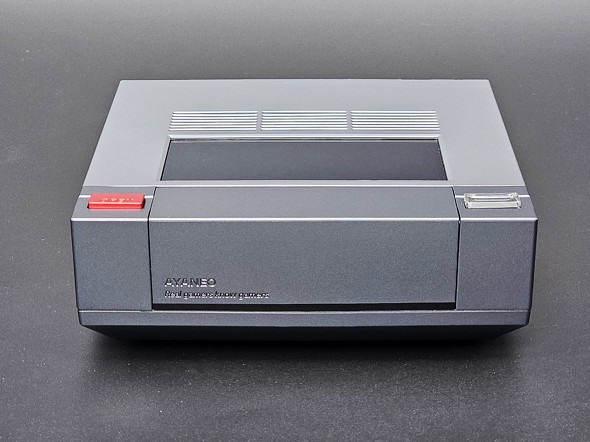 80年代レトロファミコン風のミニPC「AYANEO Retro Mini PC AM02」の