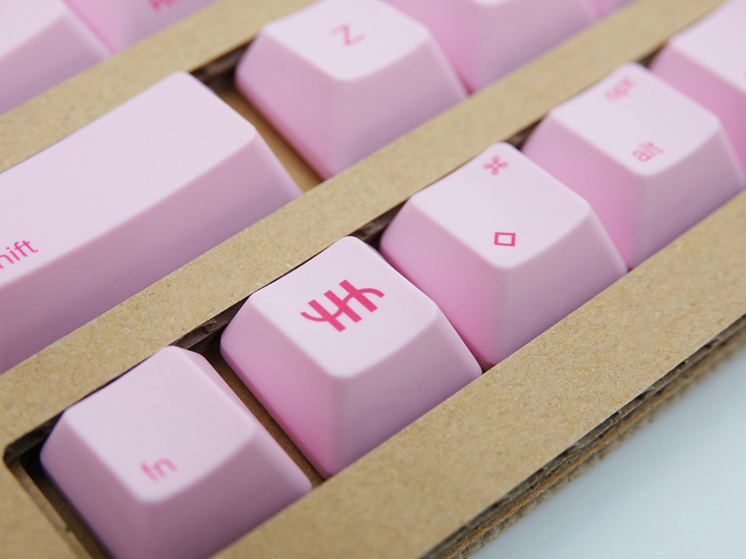 Happy Hacking Keyboard」に“桜”はどうだ！ HHKB カラーキートップ