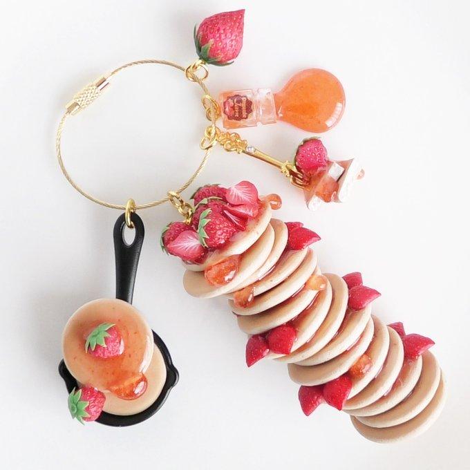 特集掲載 山積みのパンケーキタワー 超豪華苺づくし バッグチャーム