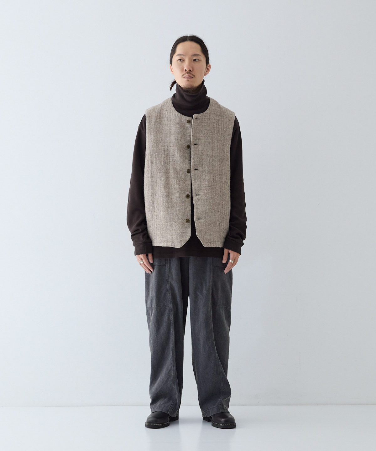 ウールリネン クルーネックベスト｜nest Robe / CONFECT ONLINE SHOP