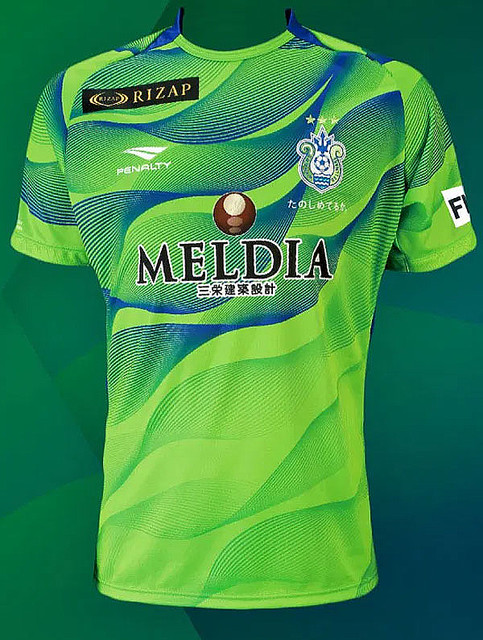 湘南ベルマーレ、2021新ユニフォームを発表！デザインは「無限の波