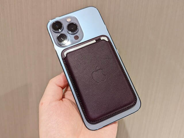 ミニマリストをうならせる逸品──MagSafe対応iPhoneレザーウォレット