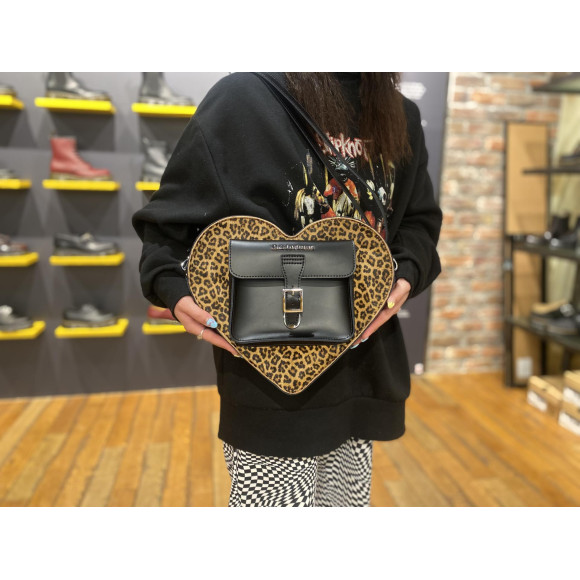 Dr.Martens 新作 ハート バックパック レオパード柄 | ドクター