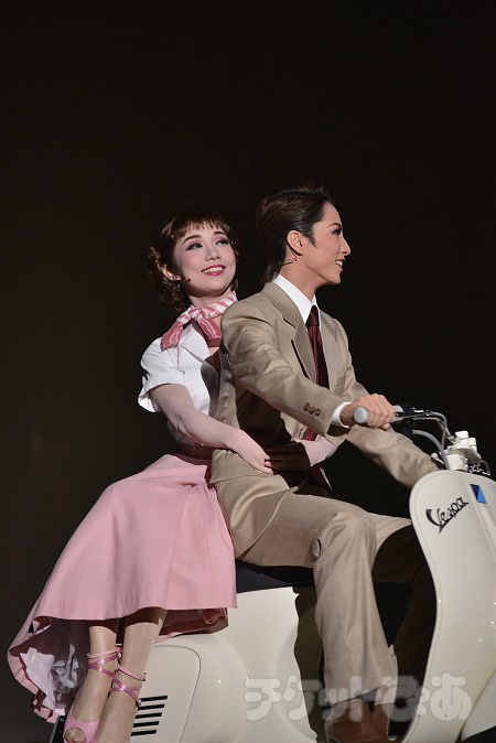 宝塚雪組が不朽の名作『ローマの休日』を上演 | チケットぴあ[演劇 演劇]