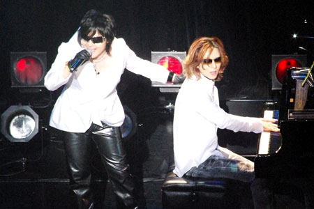 ToshI、ソロ活動ラストライブにX JAPANメンバーが集結 | チケットぴあ