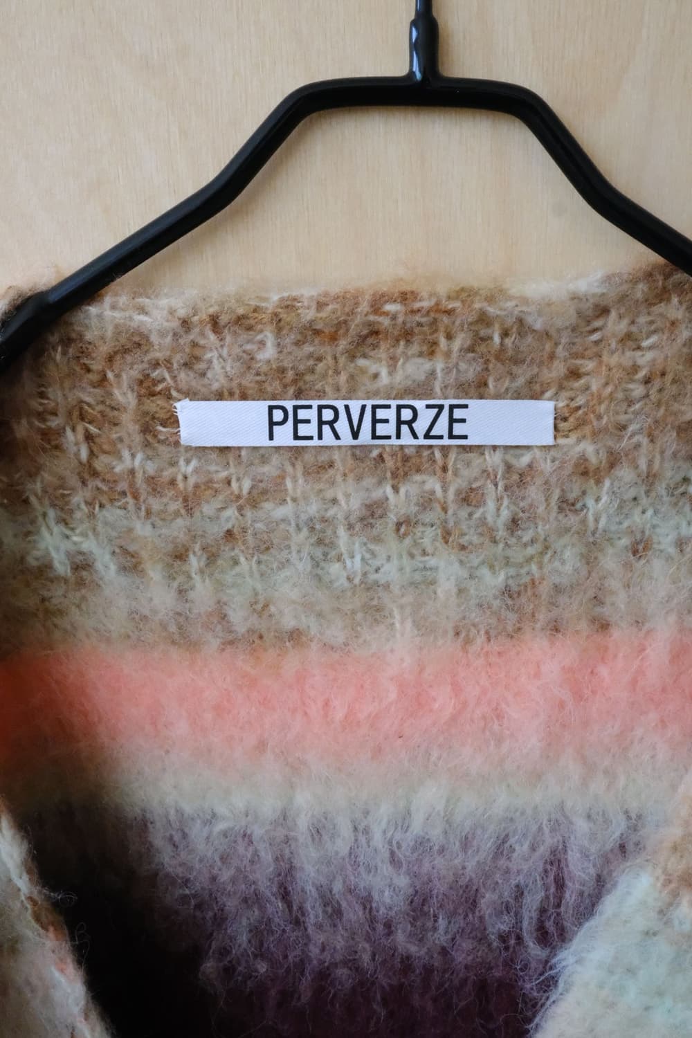 PERVERZE Gradient Stripe Wide Cardigan | 후루츠패밀리
